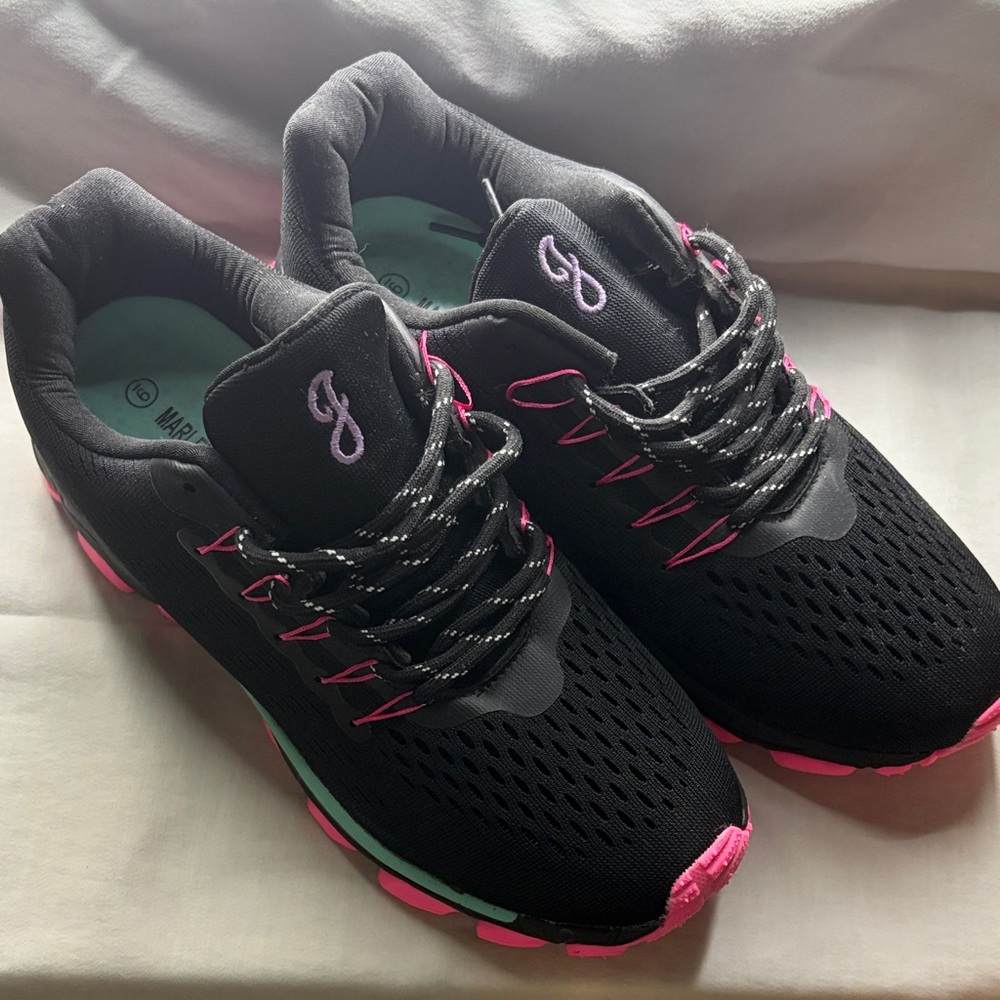 MARLEYLILLY Women's Black and Pink Sneakers Personalized Monogrammed J 🩷NWOT